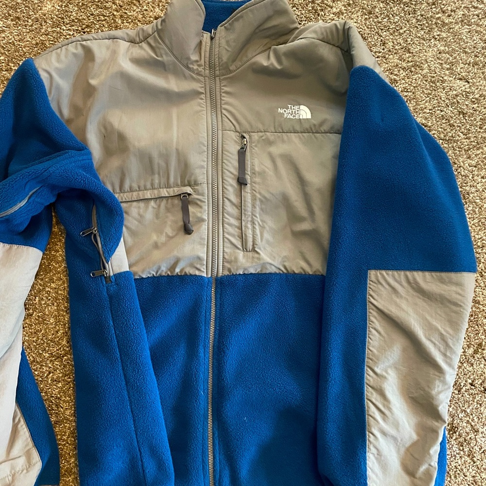 Men’s north face. Denali 2 with zippers under the arms.